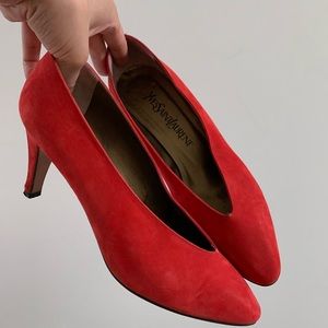 yves saint laurent / red suede pumps